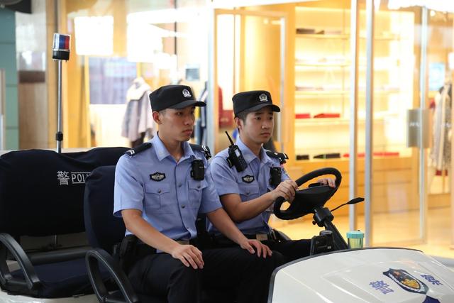 [北京日报客户端]雅典飞北京航班上，醉酒女咬伤乘务员，一落地被拘