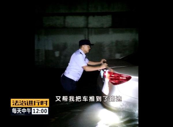 [光明网]大兴：暴雨中德茂桥大量积水，多车被困，民警紧急救援