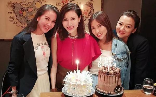 光明网■49岁阔太李嘉欣晒近照，面部圆润发福不少，网友：胖了也好看