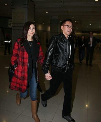 光明网■49岁阔太李嘉欣晒近照，面部圆润发福不少，网友：胖了也好看