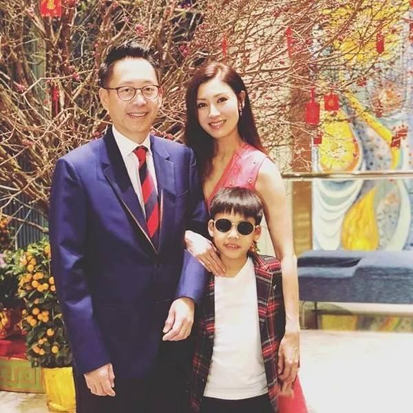 光明网■49岁阔太李嘉欣晒近照，面部圆润发福不少，网友：胖了也好看