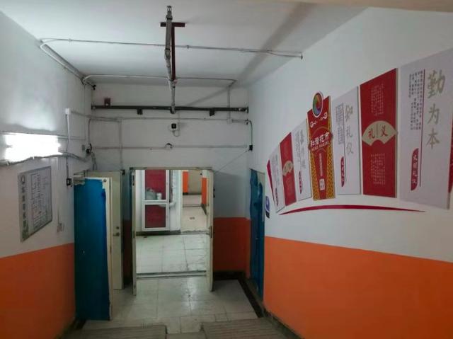 北京日报客户端：东城首家地下非机动车停车场落成，保安全天值守，配备充电柜