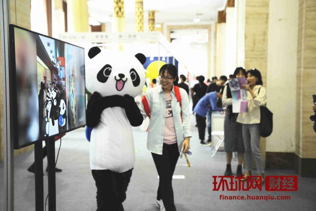 「环球网」看！汉服v小姐姐和IP人偶都来逛2019中国IP展了