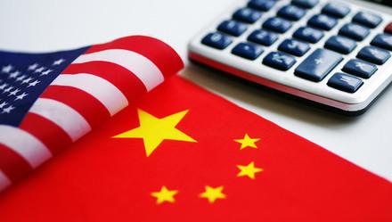 「上观新闻」俄专家：经济损失促使特朗普改变施压战术，并重回谈判