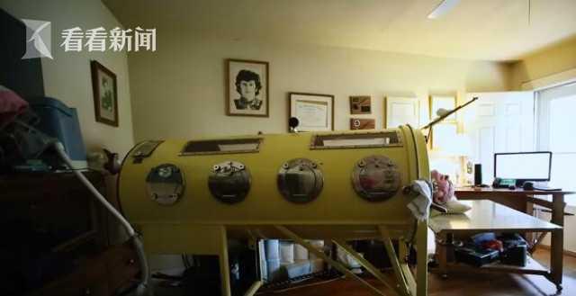 [看看新闻]男子6岁患病住“铁桶”67年？只剩头在外面 靠惊人毅力成为律师