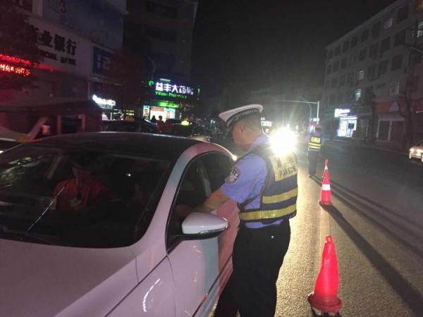 光明网@践行守护“澧”的约定，构筑中秋最美“警”色