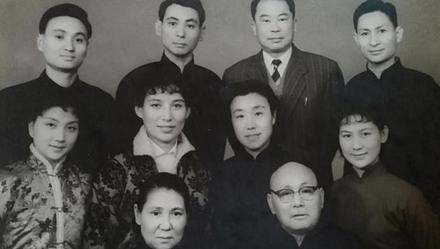 【上观新闻】倾听“童家班”的传奇故事，致敬为京剧事业奋斗一生的艺术家们