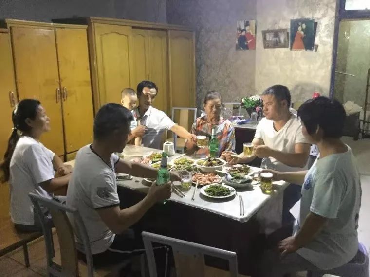 【新京报】寻亲成功后的第一个中秋：女儿回来，我们家的月亮就圆了