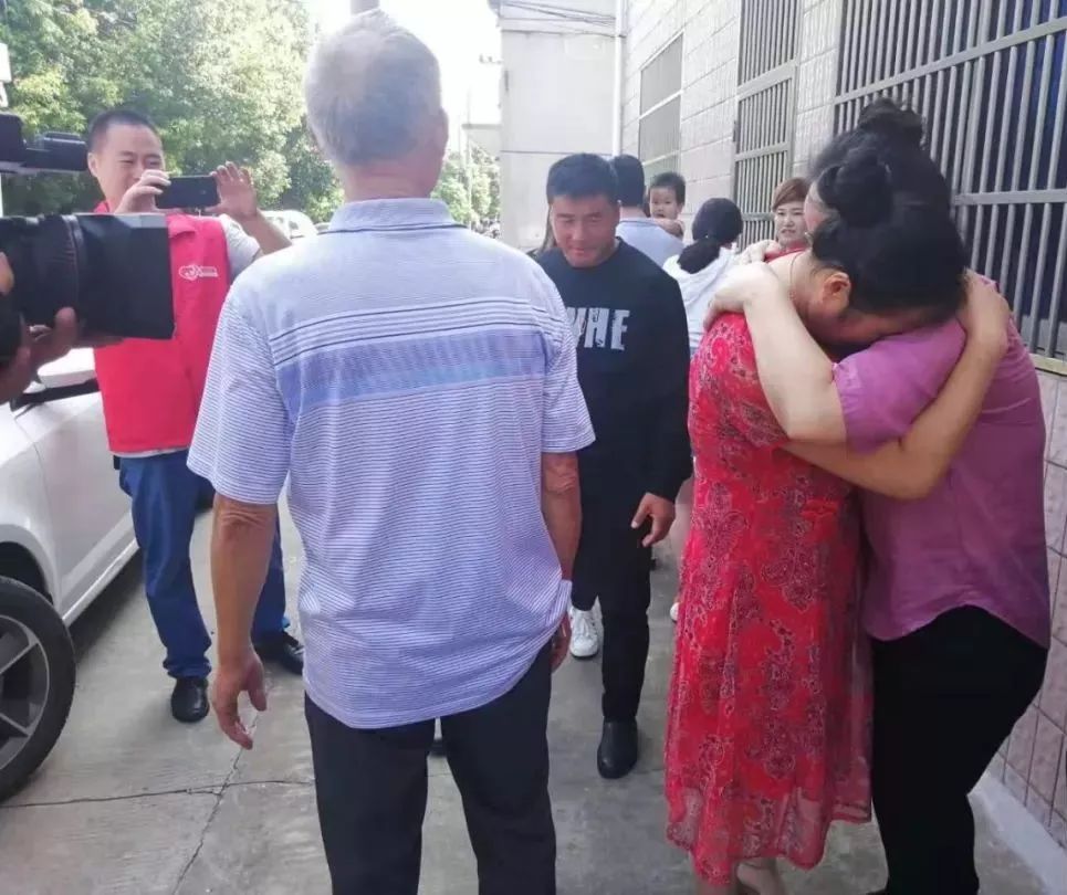 【新京报】寻亲成功后的第一个中秋：女儿回来，我们家的月亮就圆了