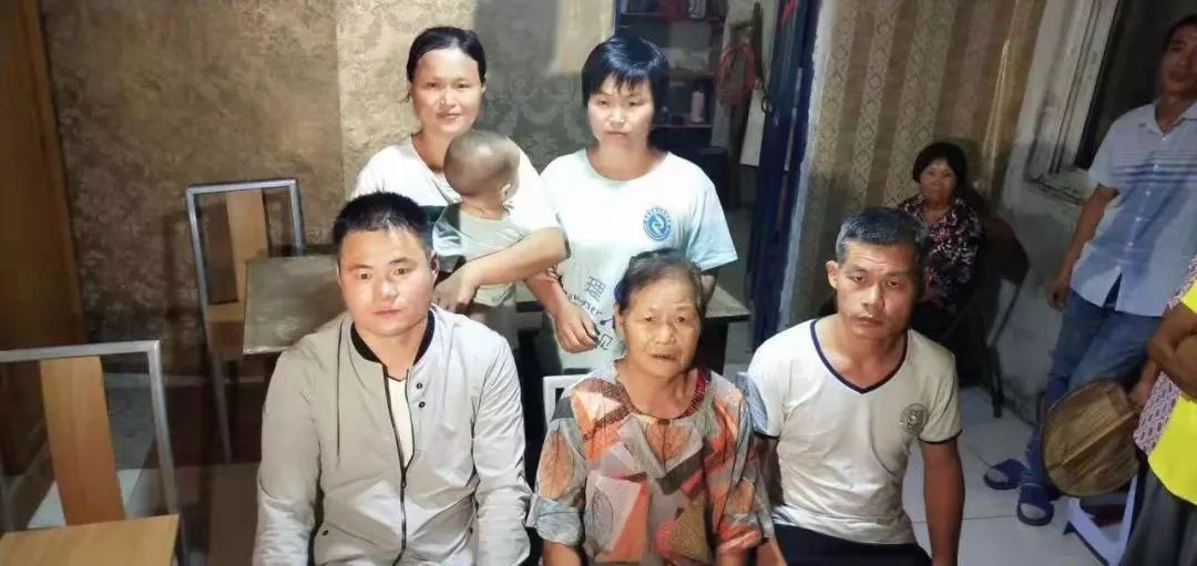 【新京报】寻亲成功后的第一个中秋：女儿回来，我们家的月亮就圆了