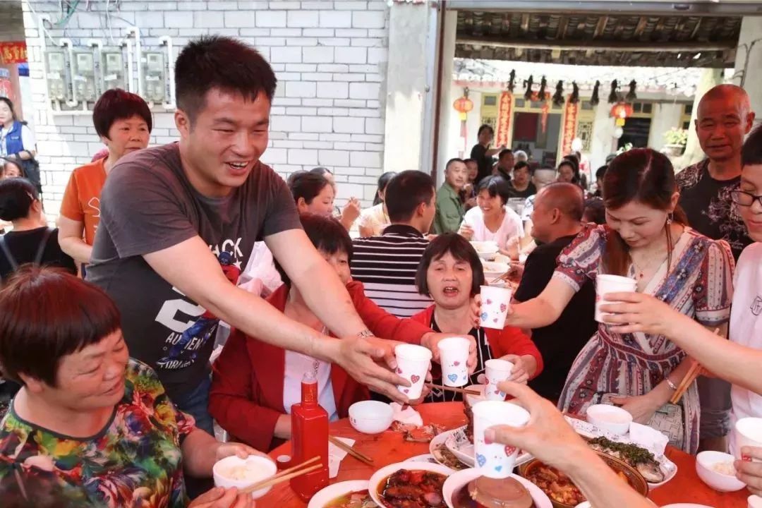 【新京报】寻亲成功后的第一个中秋：女儿回来，我们家的月亮就圆了