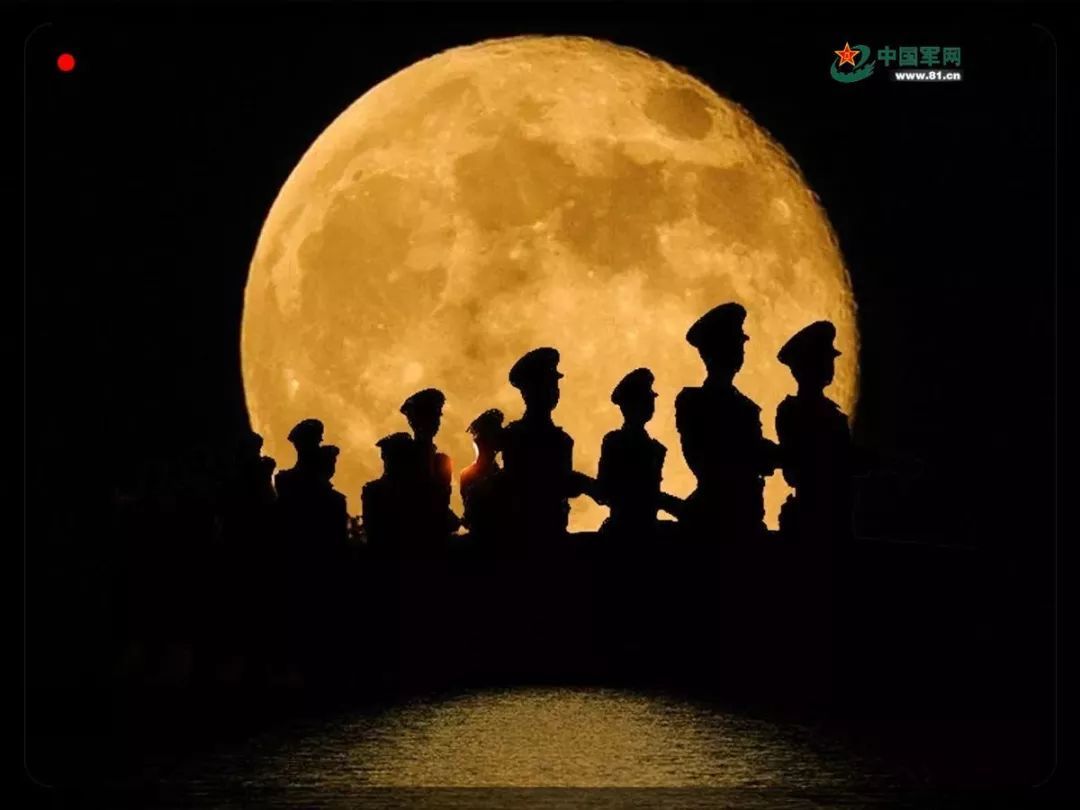「中国军网」中秋月夜，想起了参军那年父亲塞给我的一袋月饼……