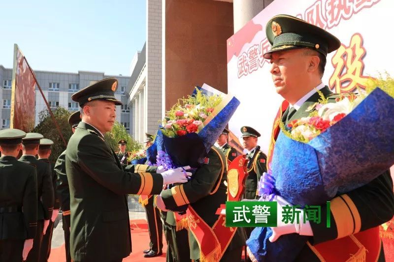 【中国武警网】悄然转身，他们向军旗最后一次敬礼！