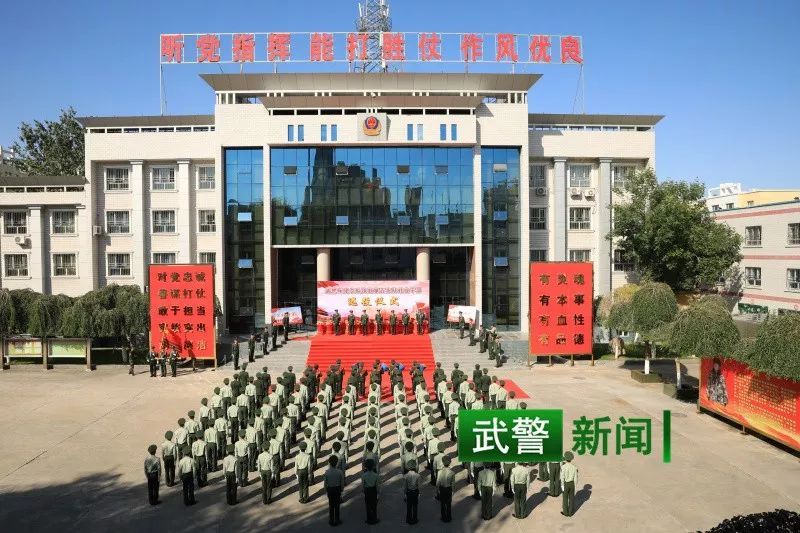 【中国武警网】悄然转身，他们向军旗最后一次敬礼！