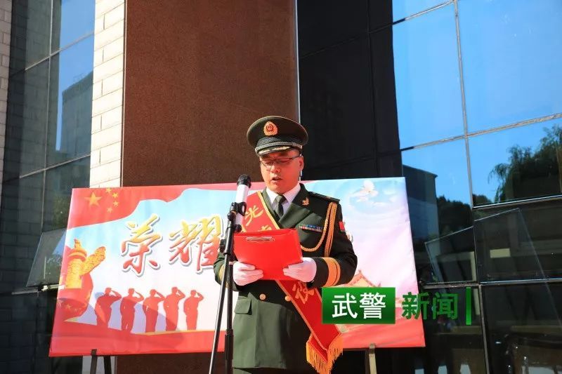 【中国武警网】悄然转身，他们向军旗最后一次敬礼！