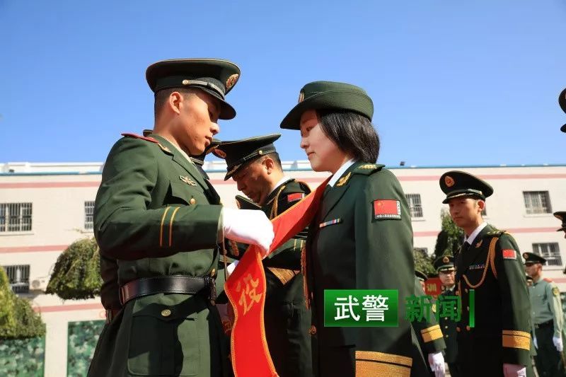 【中国武警网】悄然转身，他们向军旗最后一次敬礼！