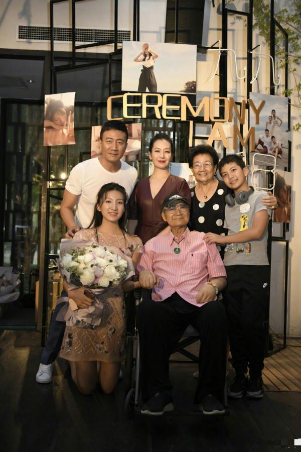 [光明网]胡军父亲中秋节离世，又一位老艺术家陨落，我们都爱这蓝色的海洋