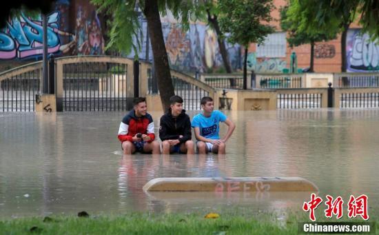 「中国新闻网」西班牙持续暴雨已致5人死亡 隧道被洪水淹没