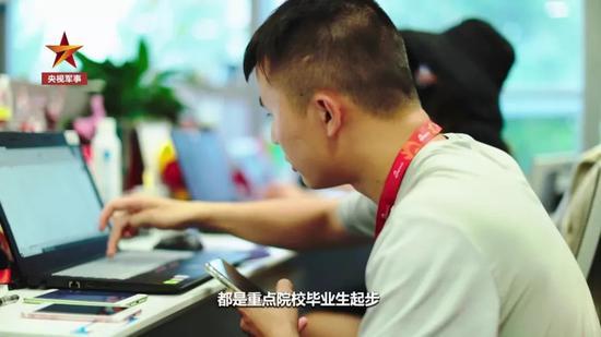 「央视」CBA“擦地哥”：拿起毛巾 就像当兵那年手握钢枪