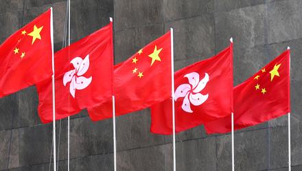 【上观新闻】乱港分子黄之锋窜到哪儿，留学生将国歌唱到哪儿