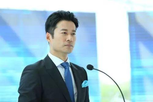 「光明网」30岁放弃年薪百万工作，被胡歌叫去拍戏救场，却造就了经典片段