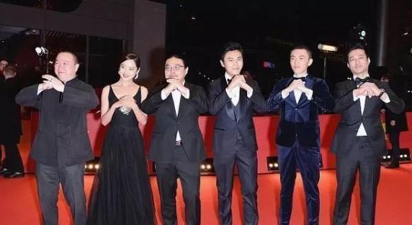 「光明网」30岁放弃年薪百万工作，被胡歌叫去拍戏救场，却造就了经典片段