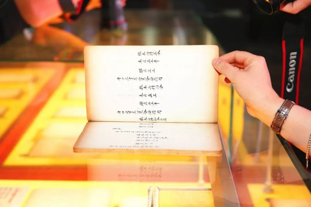 齐鲁网@整修有望，被毁160年后圆明园收到首个古籍原件