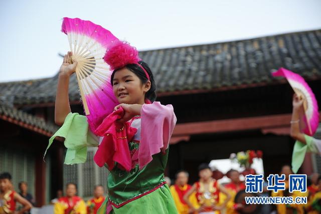 「新华网」花鼓灯：东方芭蕾 淮畔幽兰