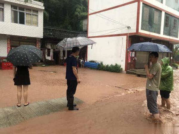 光明网@抗洪抢险 践行初心 情暖中秋