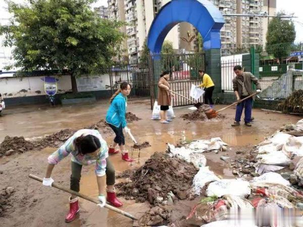 光明网@抗洪抢险 践行初心 情暖中秋