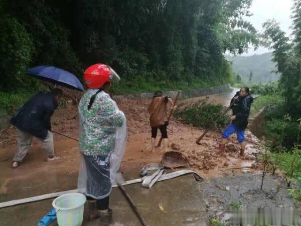 光明网@抗洪抢险 践行初心 情暖中秋