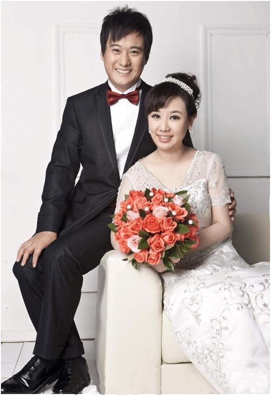「光明网」35岁童星关凌晒近照，儿女双全人生赢家，女儿像妈妈儿子像爸爸