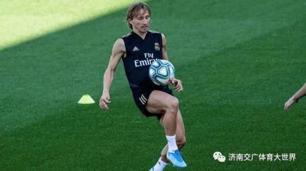 「光明网」巴萨官方：乌姆蒂蒂骨裂缺阵5-6周 皇马球员新赛季受伤多达11次
