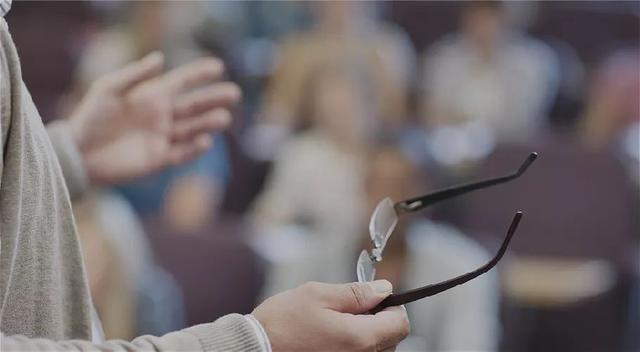 中工网■夜翻书｜你生命里的“重要他人”