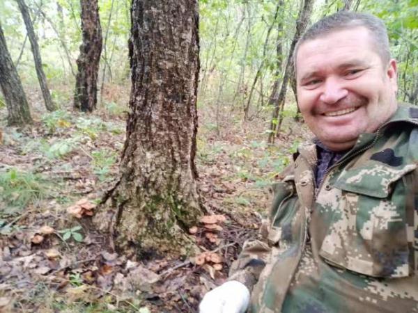 光明网■俄罗斯面孔的中国大叔走红网络 讲述：我就是地地道道的农民