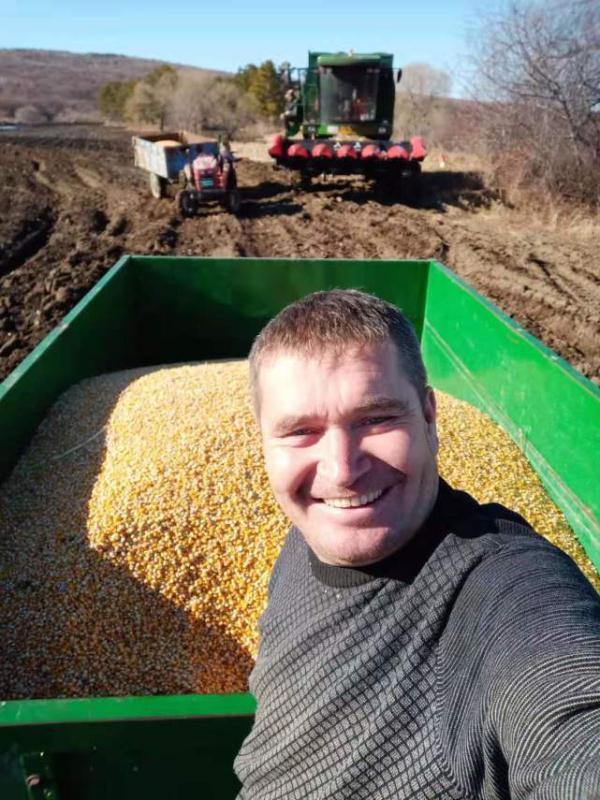 光明网■俄罗斯面孔的中国大叔走红网络 讲述：我就是地地道道的农民