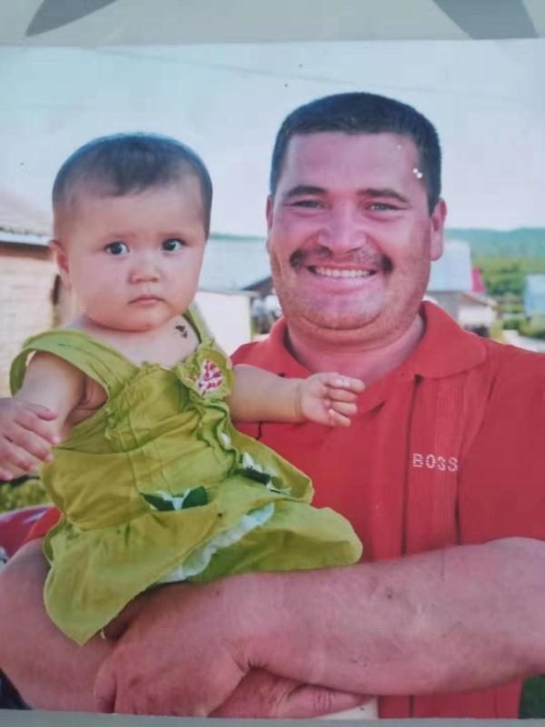 光明网■俄罗斯面孔的中国大叔走红网络 讲述：我就是地地道道的农民