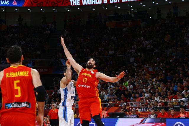 新京报@小加索尔创造历史，一年内连夺NBA和世界杯冠军