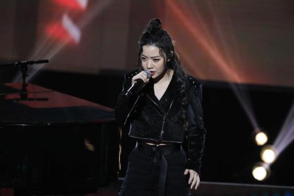 【光明网】“黑马”刘美麟淘汰贾铮，本期《好声音》最具争议的PK就是她们