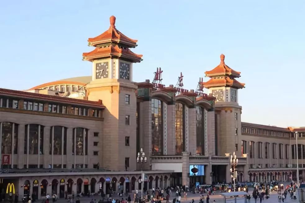 今晚报@历史上的今天｜北京站开通60周年 你承载了无数人的回家历程