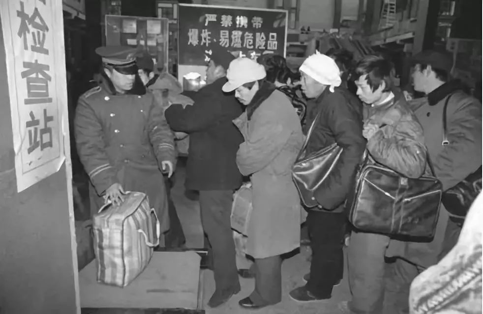 今晚报@历史上的今天｜北京站开通60周年 你承载了无数人的回家历程