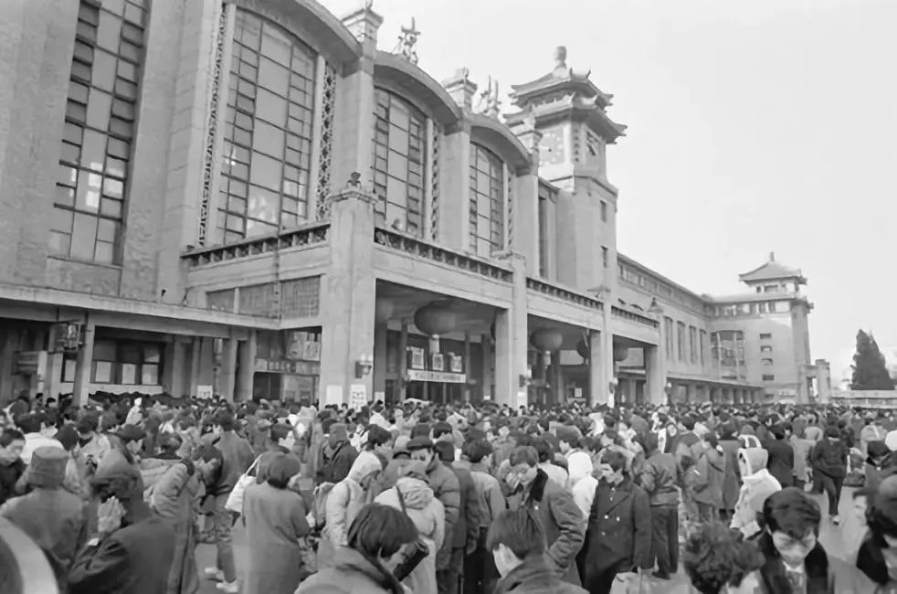 今晚报@历史上的今天｜北京站开通60周年 你承载了无数人的回家历程