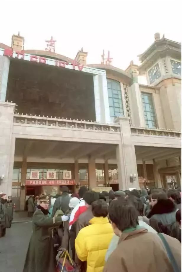 今晚报@历史上的今天｜北京站开通60周年 你承载了无数人的回家历程