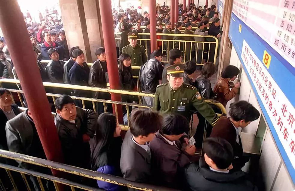 今晚报@历史上的今天｜北京站开通60周年 你承载了无数人的回家历程