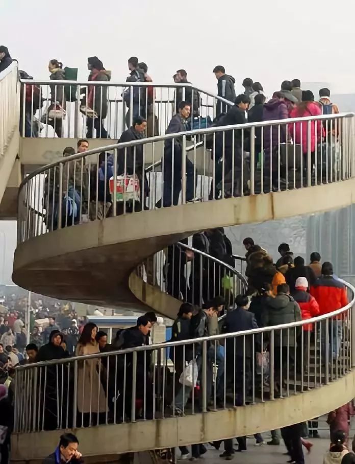 今晚报@历史上的今天｜北京站开通60周年 你承载了无数人的回家历程