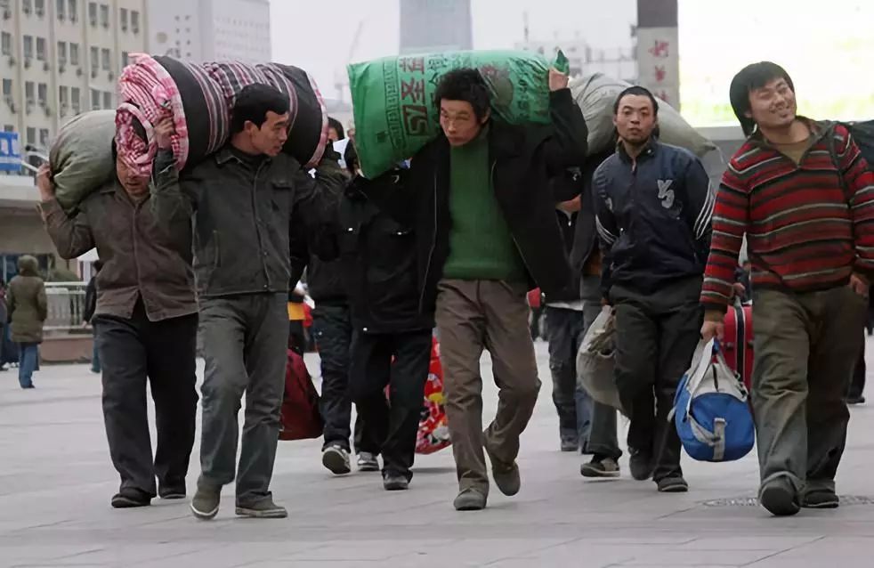 今晚报@历史上的今天｜北京站开通60周年 你承载了无数人的回家历程