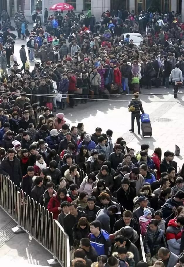 今晚报@历史上的今天｜北京站开通60周年 你承载了无数人的回家历程