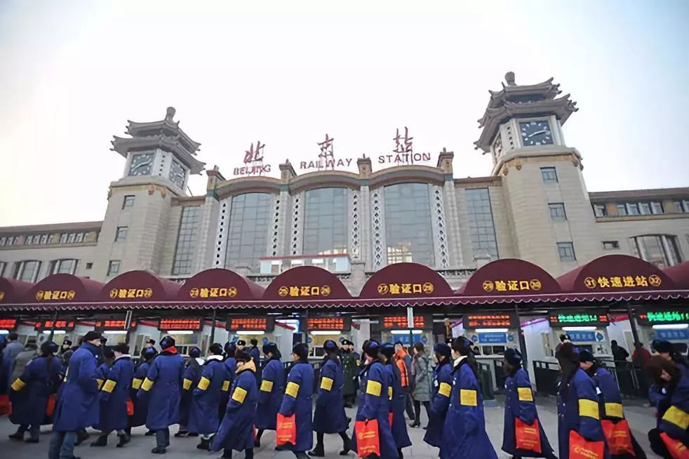 今晚报@历史上的今天｜北京站开通60周年 你承载了无数人的回家历程