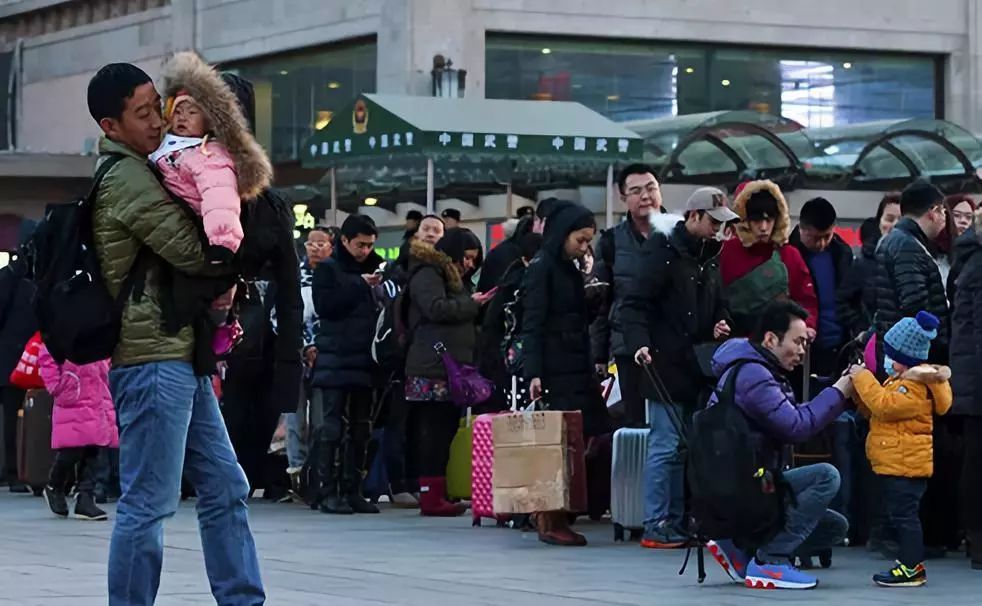 今晚报@历史上的今天｜北京站开通60周年 你承载了无数人的回家历程