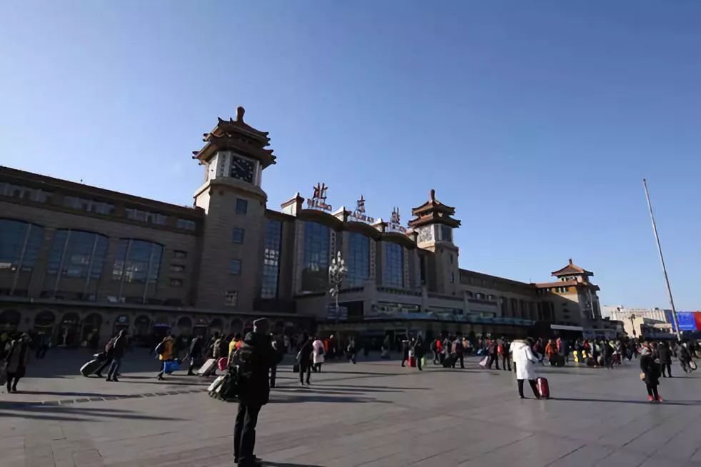 今晚报@历史上的今天｜北京站开通60周年 你承载了无数人的回家历程